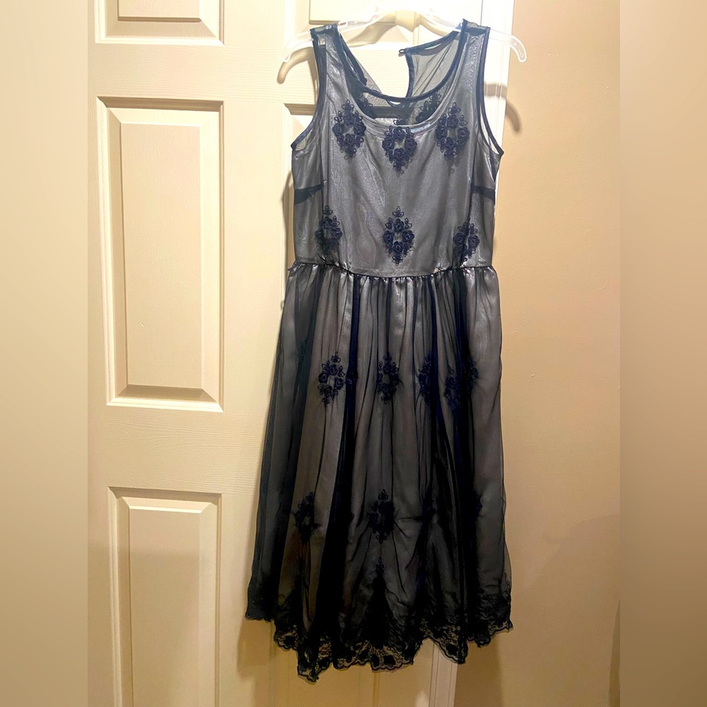 Elegant Black and Blue Sleeveless Dress